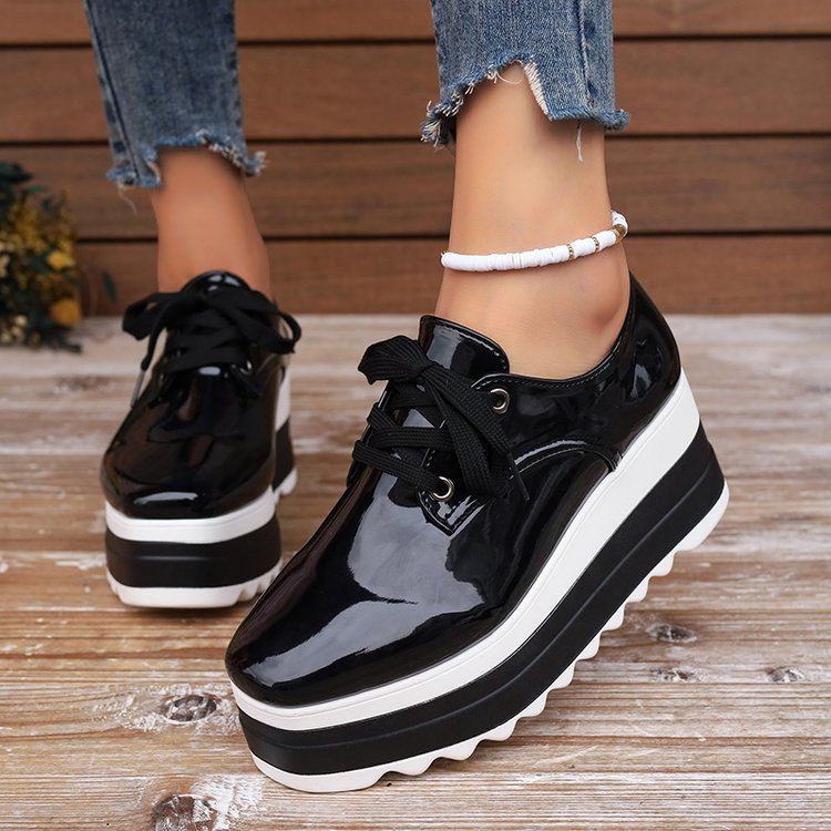 Plateau-Wedge-Heels aus Lackleder