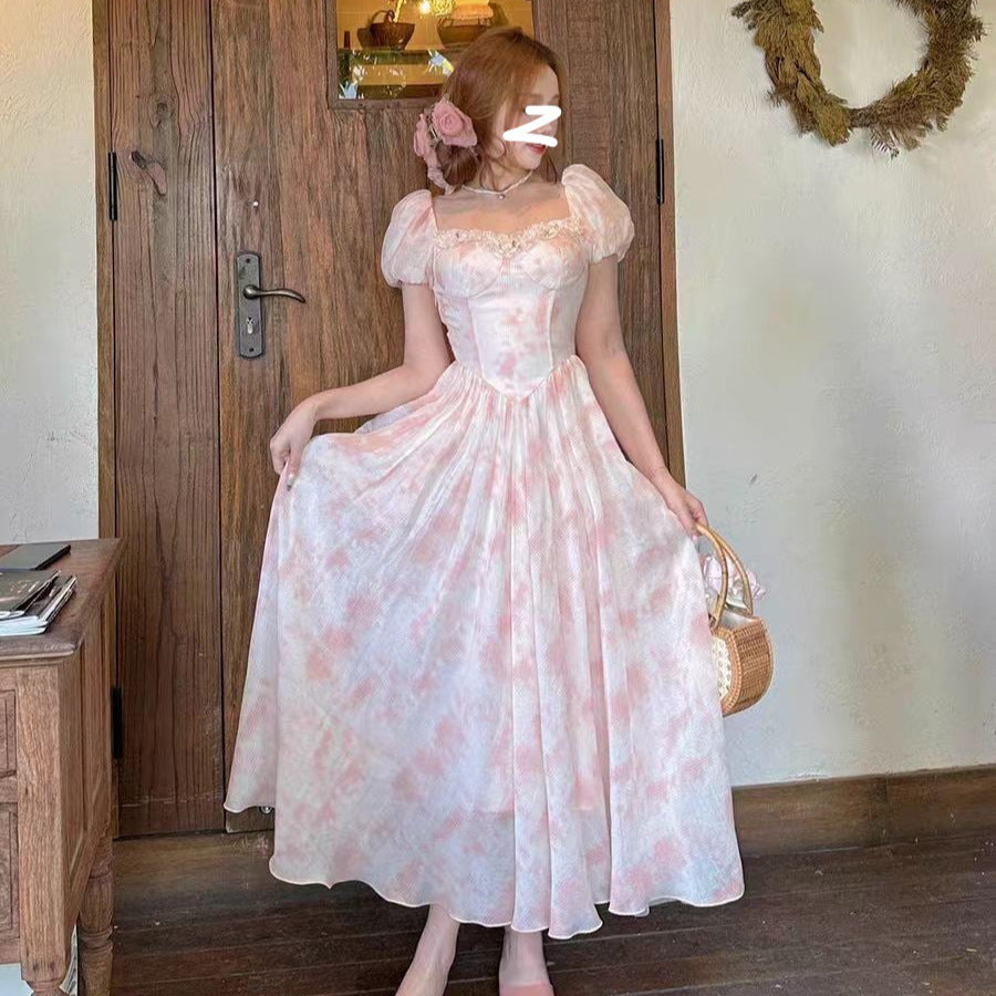 Schlankmacher-Dress mit Ombre-Quadrat-Ausschnitt