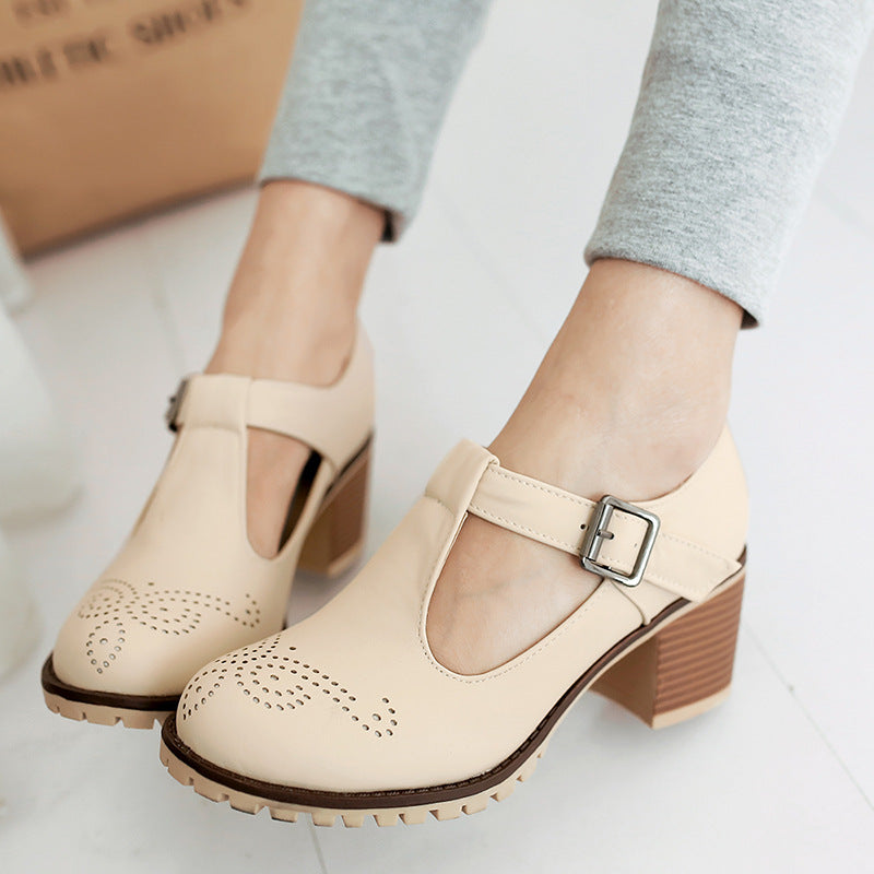 Dicker Hacke Pumps im britischen Stil