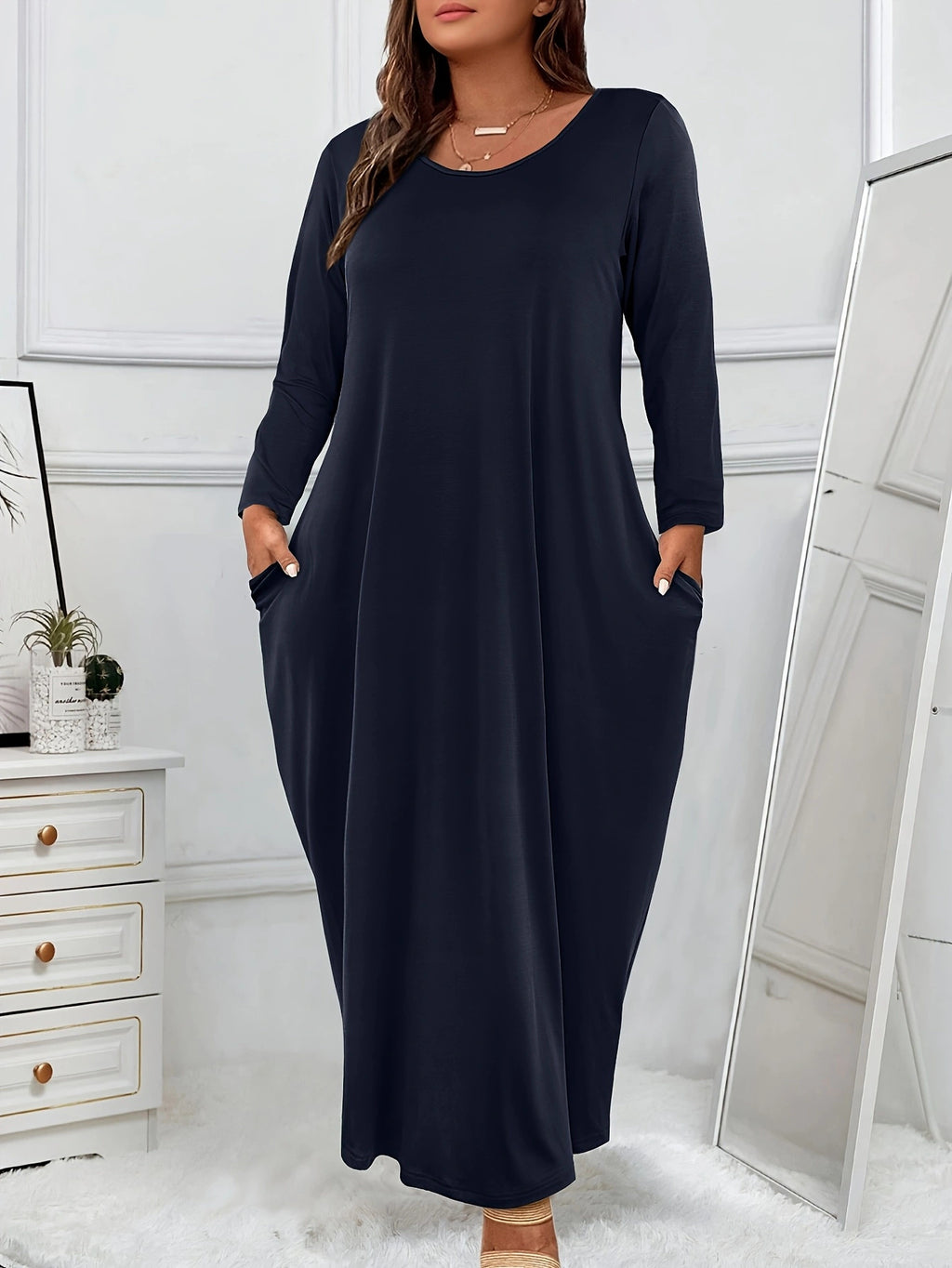 Kleid mit Rundhals und langen Ärmeln – Bild 4 | LuxeStyle
