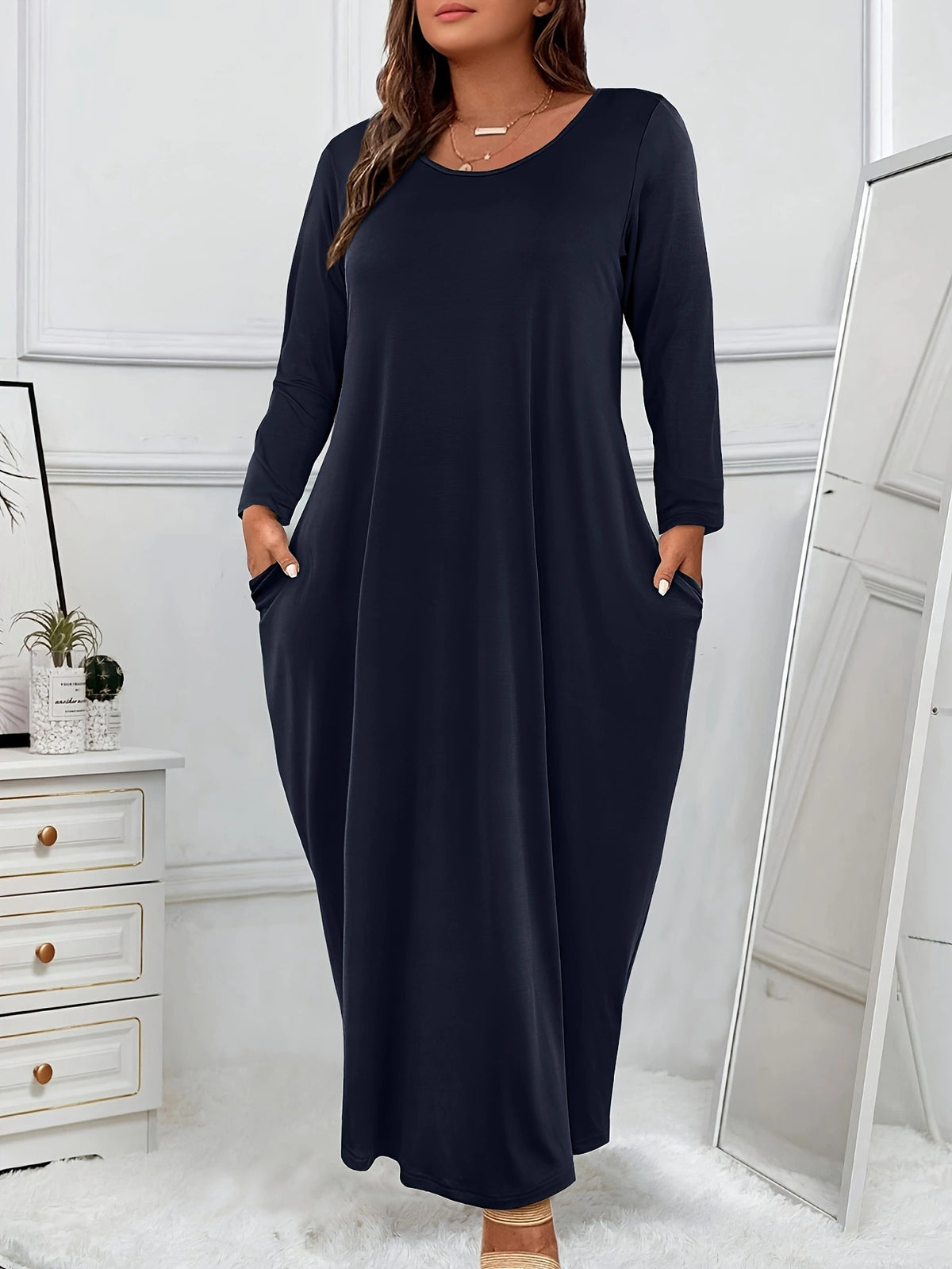 Kleid mit Rundhals und langen Ärmeln – Bild 4 | LuxeStyle
