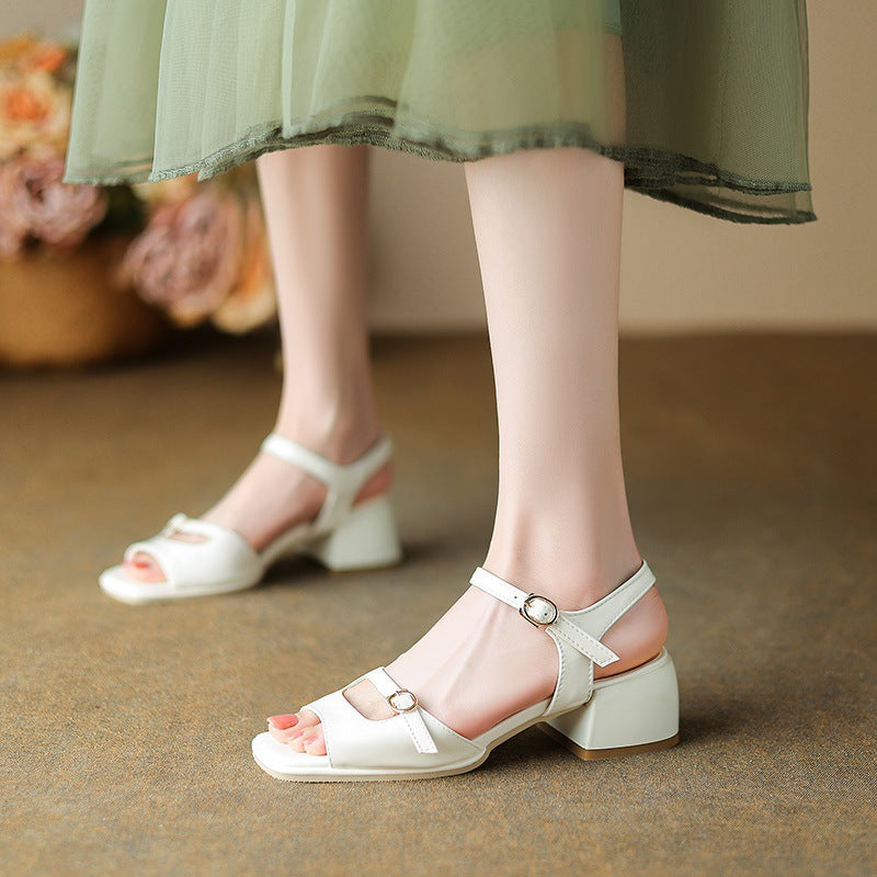 Sandalen mit Fischmaul-Design und Blockabsatz