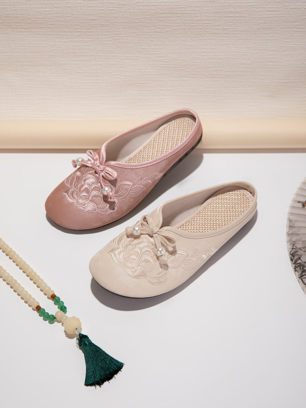 Bestickte Mules – Beige, elegant & bequem