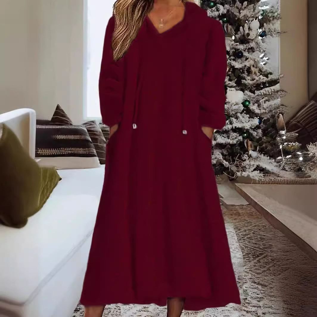 Lässiges Fluff-Kleid mit Kapuze – Bild 2 | LuxeStyle
