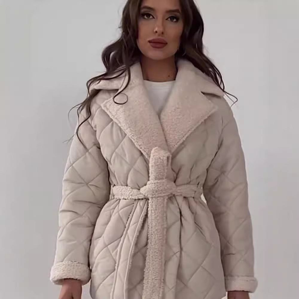 Kurz geschnittene Jacke mit umschlagbarem Kragen – Bild 2 | LuxeStyle
