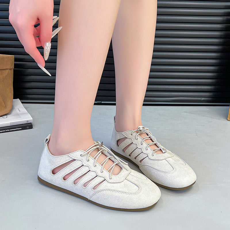 Französische Mary Janes mit Lochmuster