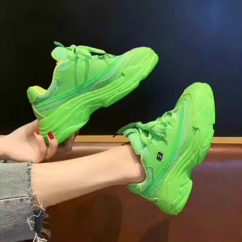 Trendige Mesh-Sneaker mit dicker Sohle