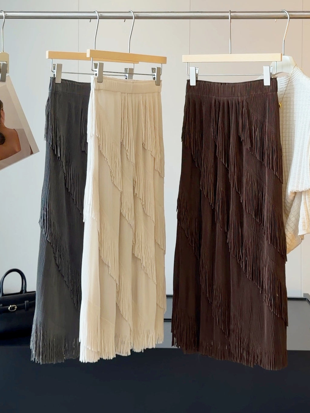 Asymmetrischer Jupe mit Quasten
