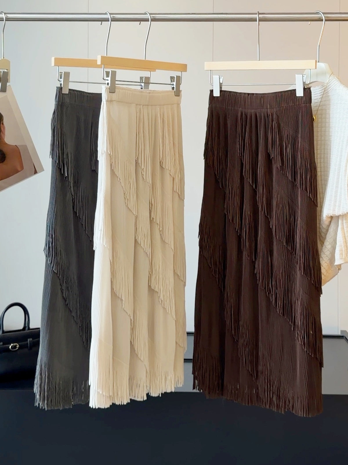 Asymmetrischer Jupe mit Quasten
