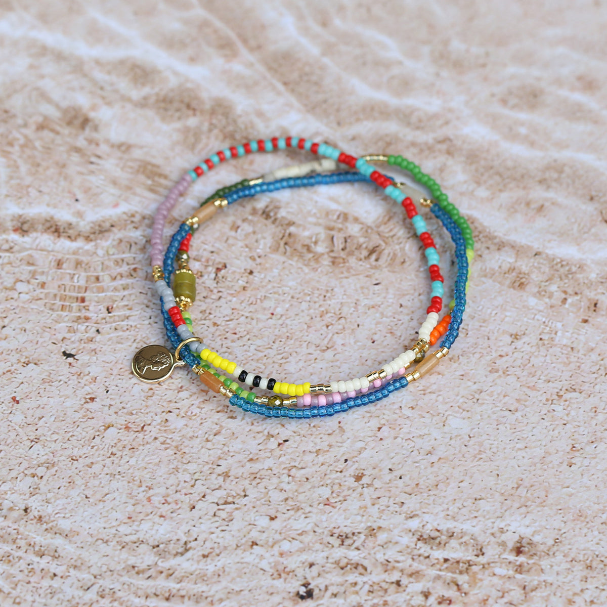Dreilagiges Armband mit Halbedelsteinen – Bild 3 | LuxeStyle
