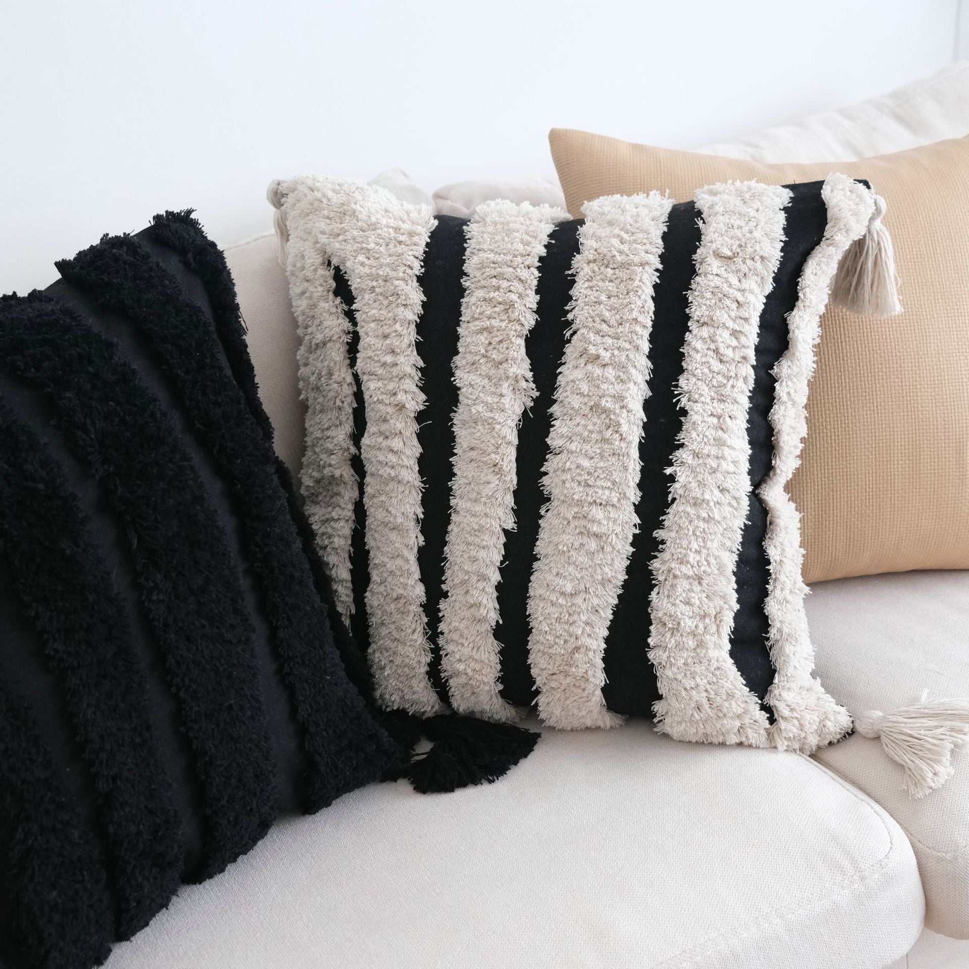Kissenbezug mit Quasten – Beige/Schwarz