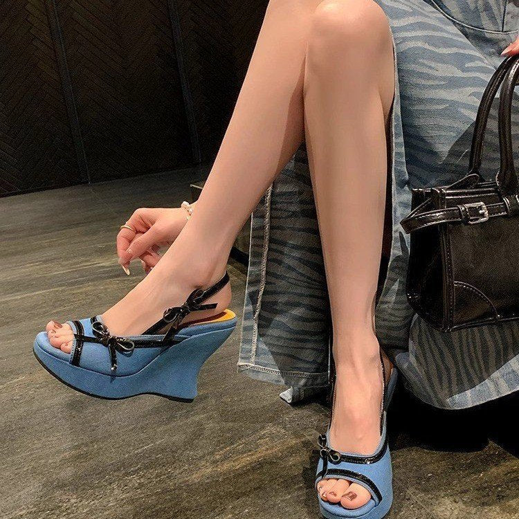 Denim Peep-Toe Keilsandalen für Damen