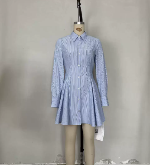 Gestreiftes Hemdkleid mit A-Linie
