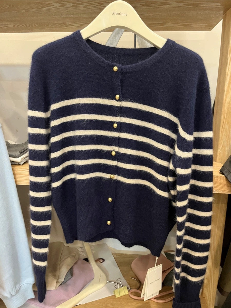 Wollstrick-Cardigan mit Rundhals & Goldknöpfen