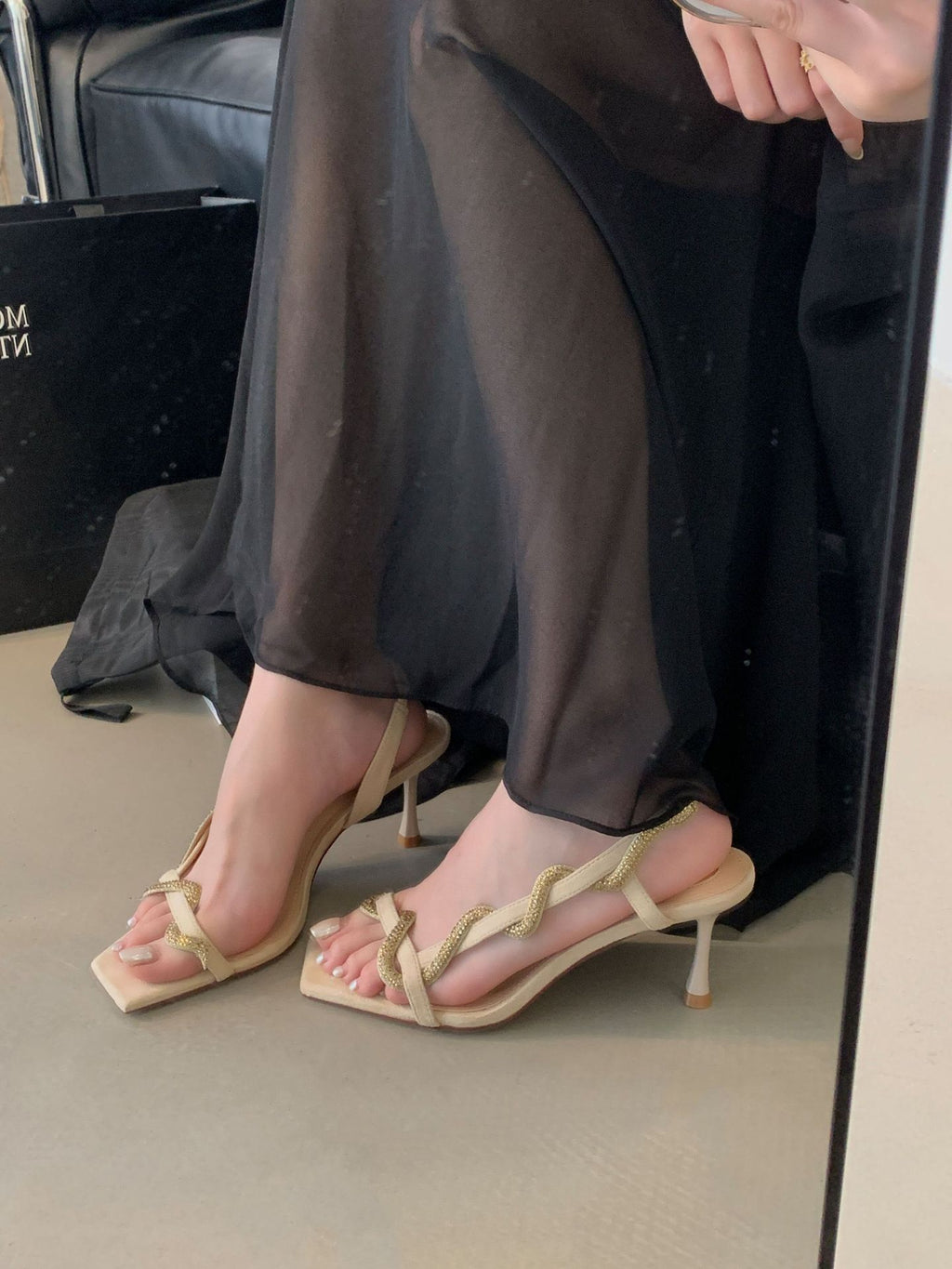 Elegante Stiletto-Heels mit Rhinsternen