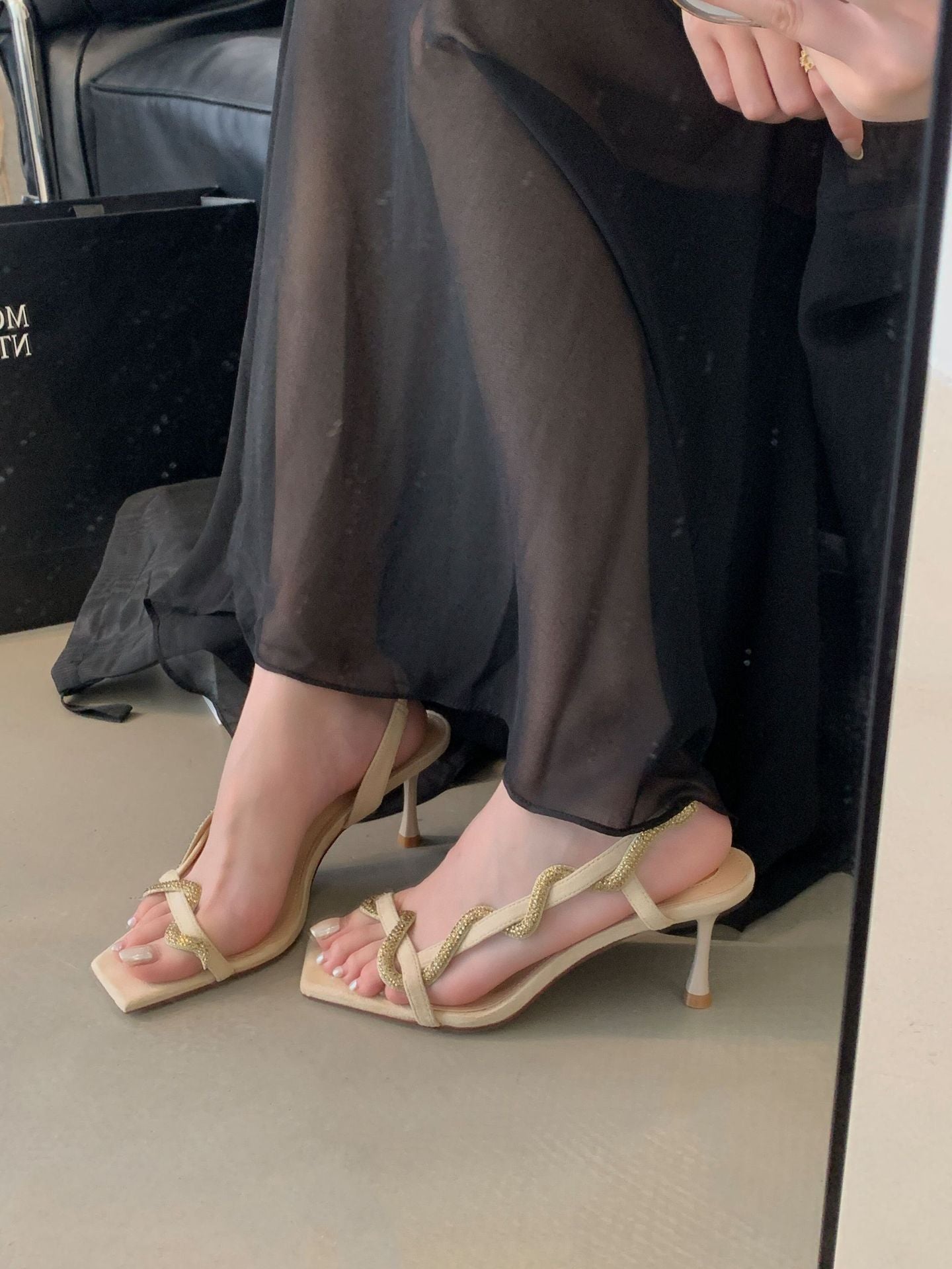 Elegante Stiletto-Heels mit Rhinsternen