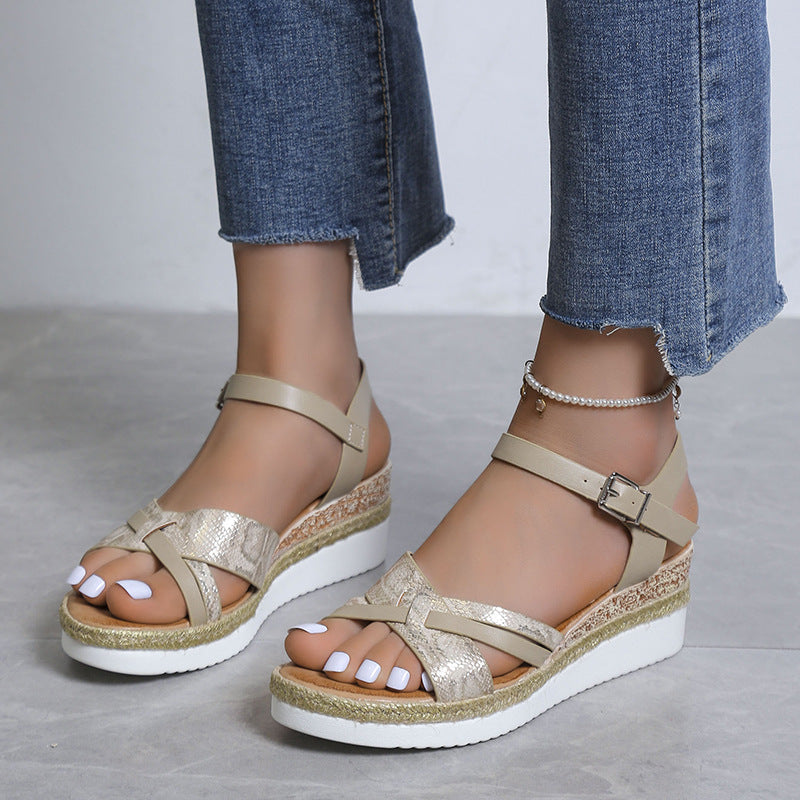 Plus-Size Sandalen mit Schnallen-Plateau – Bild 5 | LuxeStyle
