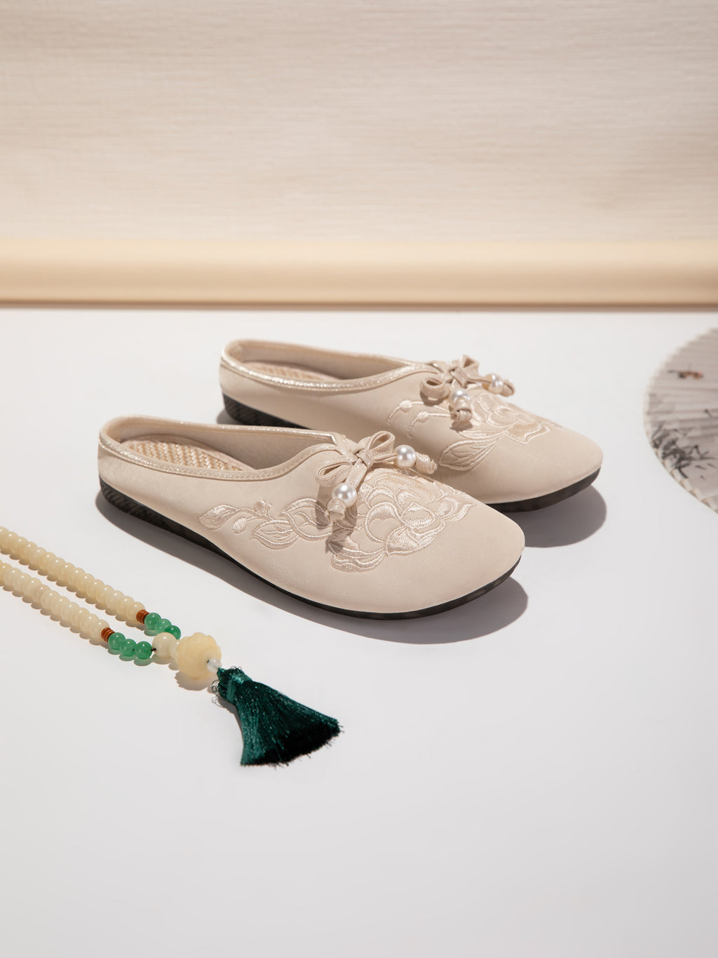 Bestickte Mules – Beige, elegant & bequem