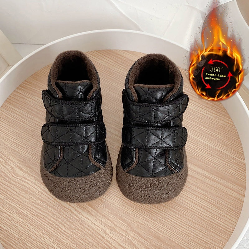 Kinder-Kuschelschuhe mit Anti-Kick-Technik