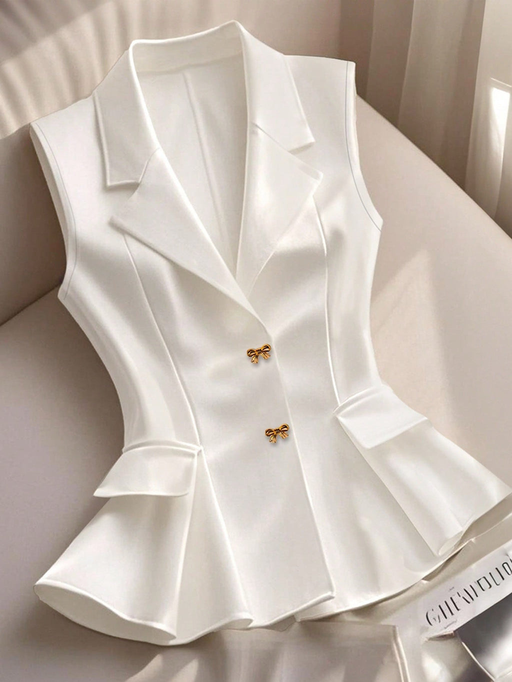 Elegante Weste mit Rüschensaum