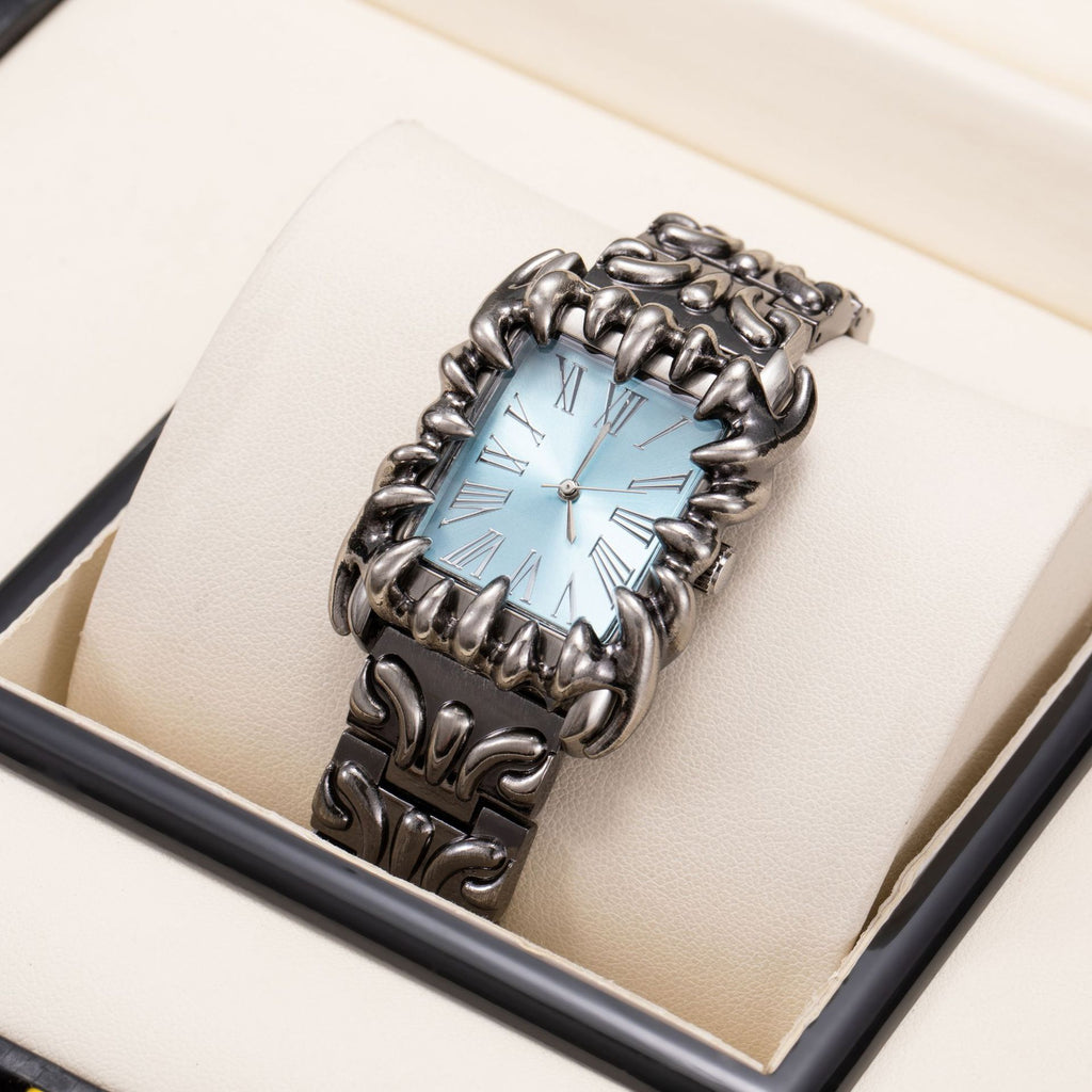 Retro Herrenuhr mit Prägung und Krallendesign