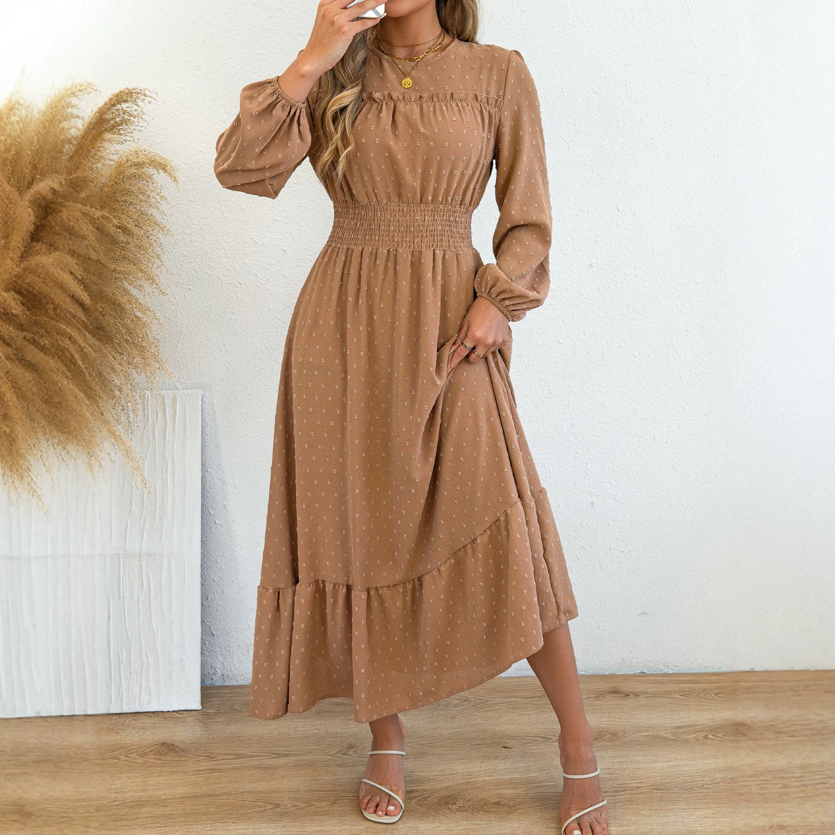 Elegantes Maxikleid mit Volants und Taillengürtel – Bild 6 | LuxeStyle