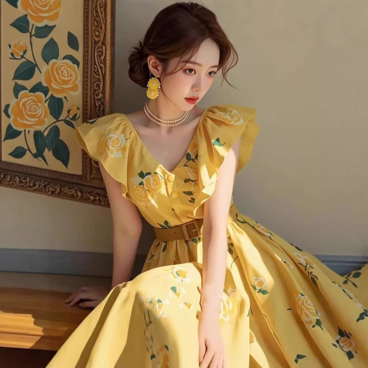Gelbes Midikleid mit Rosenmuster und Puffärmeln – Bild 2 | LuxeStyle