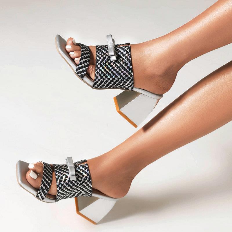 Schlangenprint Peep-Toe Sandalen mit hohem Blockabsatz – Bild 4 | LuxeStyle