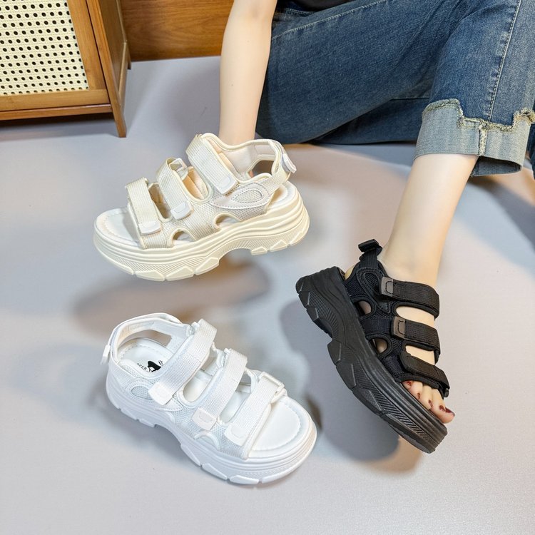 Plateau-Sandalen mit Klettverschluss – Bild 8 | LuxeStyle