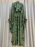 Maxikleid mit Fledermausärmeln & Pailletten – Bild 6 | LuxeStyle