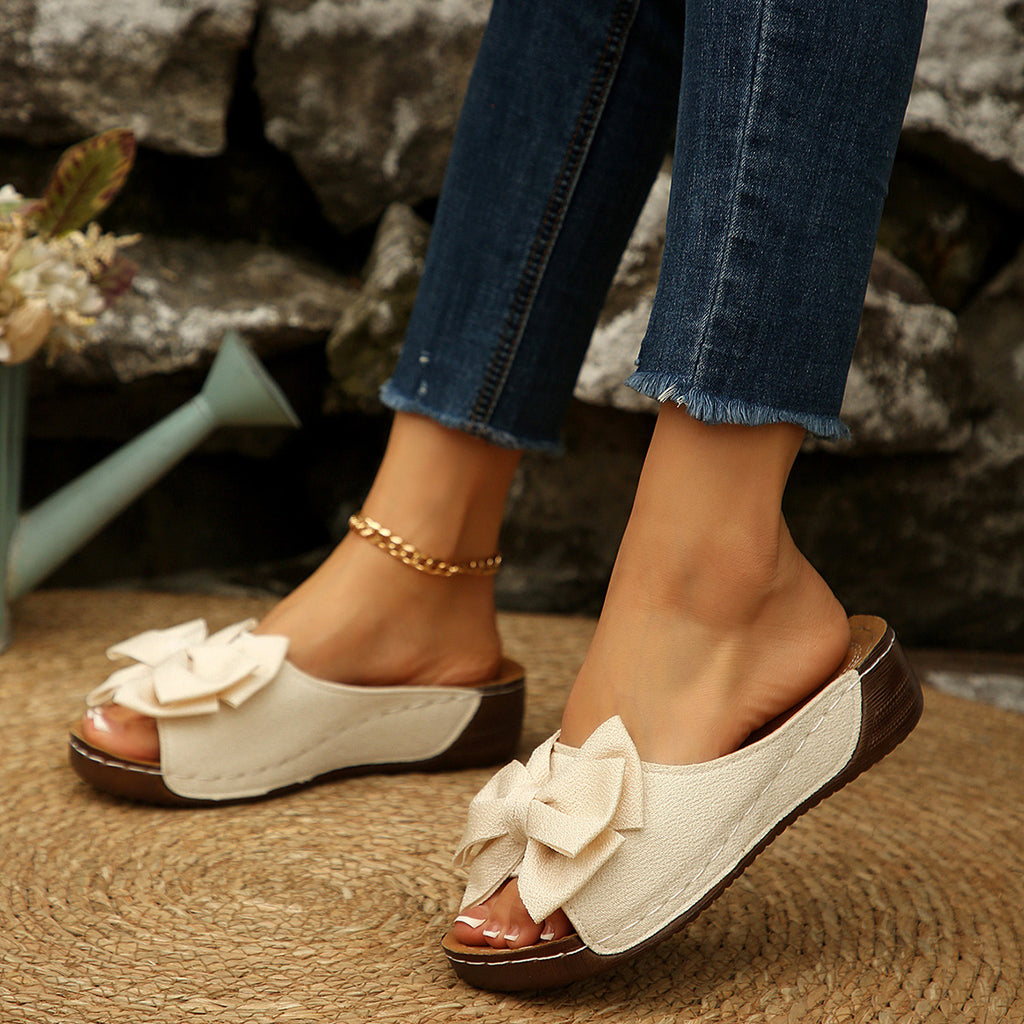 Keilsandalen mit Schleife