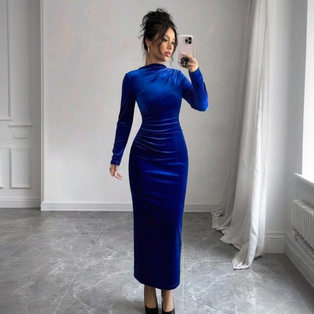 Elegantes, figurbetontes Strickkleid mit hohem Bund