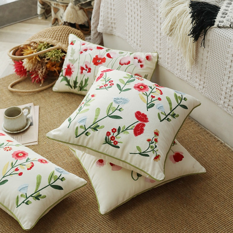 Besticktes Zierkissen – Bild 6 | LuxeStyle