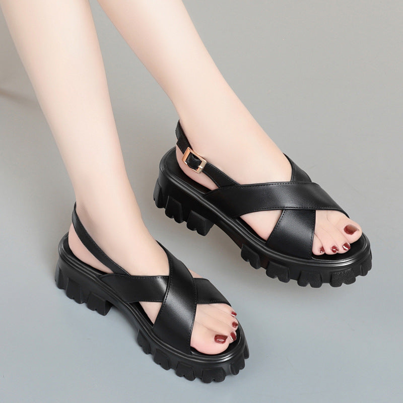 Sandalen mit offener Rückseite, T-Riemen & Keilabsatz | LuxeStyle