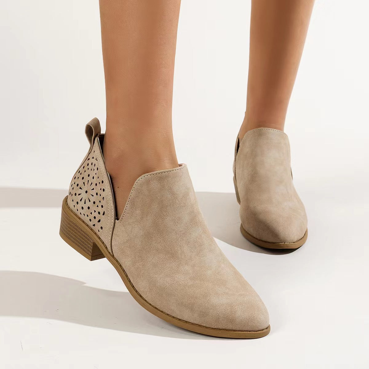 Stiefeletten mit spitzem Zeh und Chunky-Absatz – Bild 8 | LuxeStyle