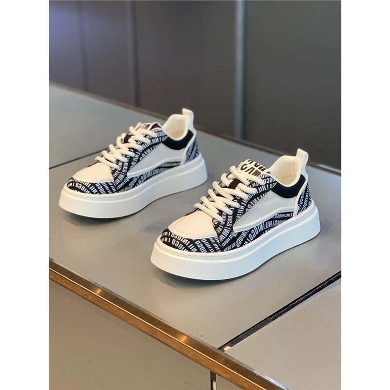 Atmungsaktiver Sneaker mit dicker Sohle