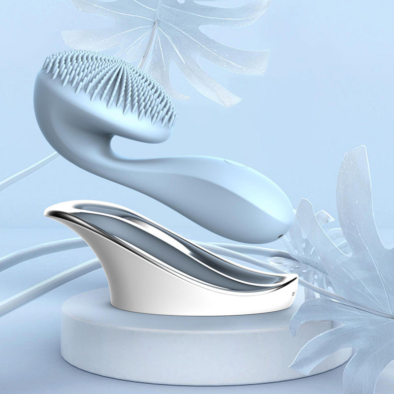 Gesichtsreinigungsbürste mit Wireless Charging – Bild 5 | LuxeStyle