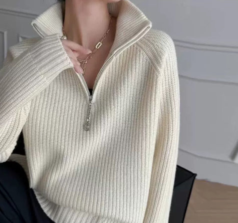 Kuscheliger Strickpullover mit Reissverschluss