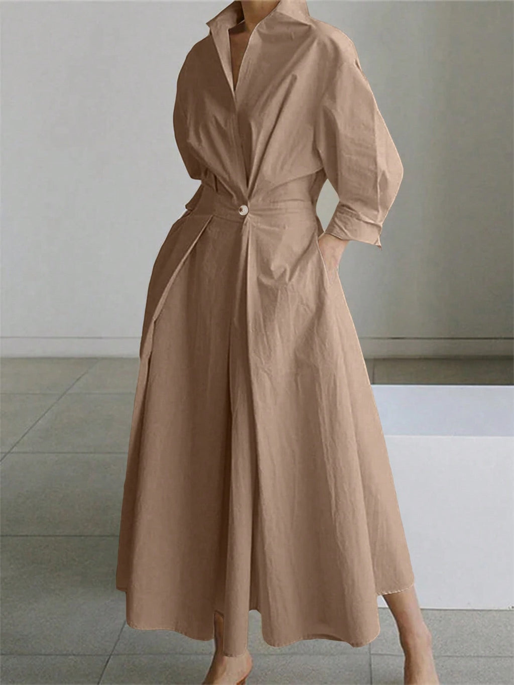 Elegantes, langes Hemdblusenkleid mit ausgestelltem Saum