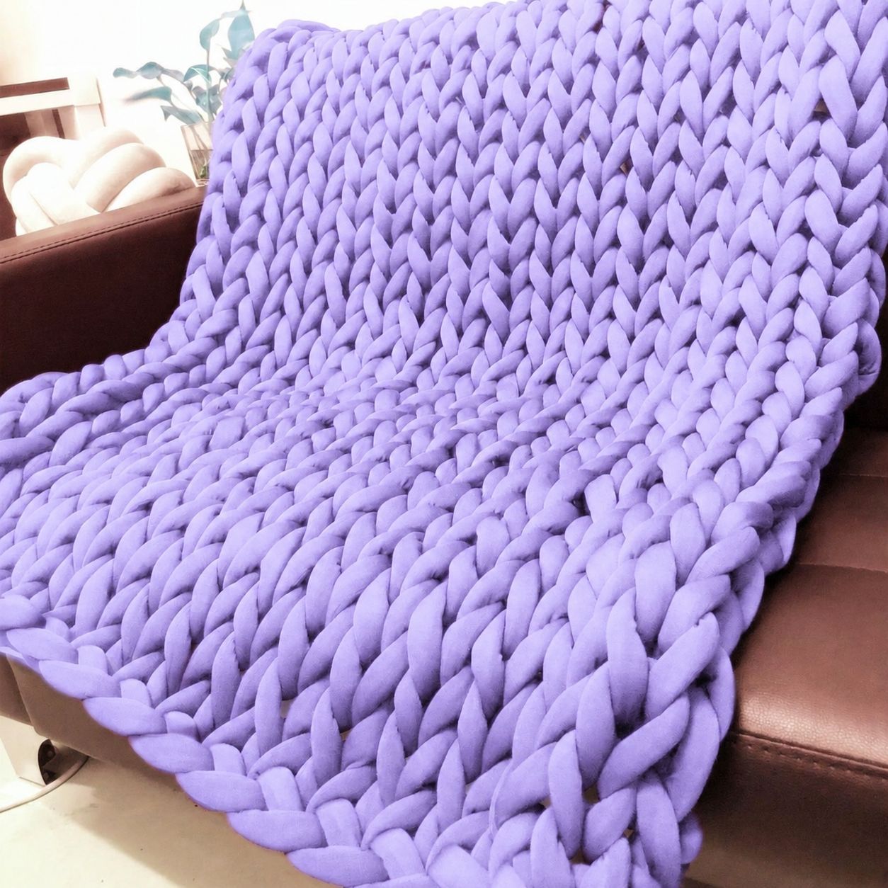 Grobgewobene Strickdecke aus Chenille-Garn
