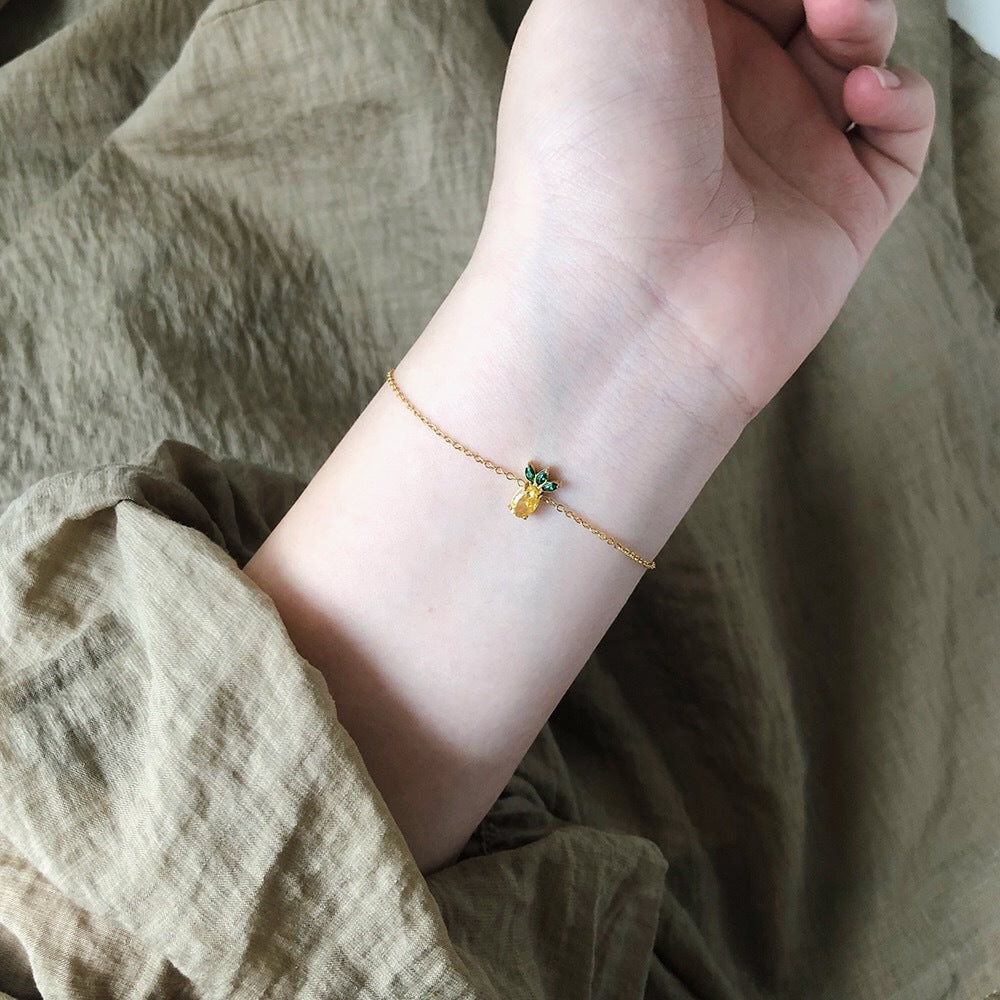 Armband mit Ananas- und Erdbeer-Motiv | LuxeStyle