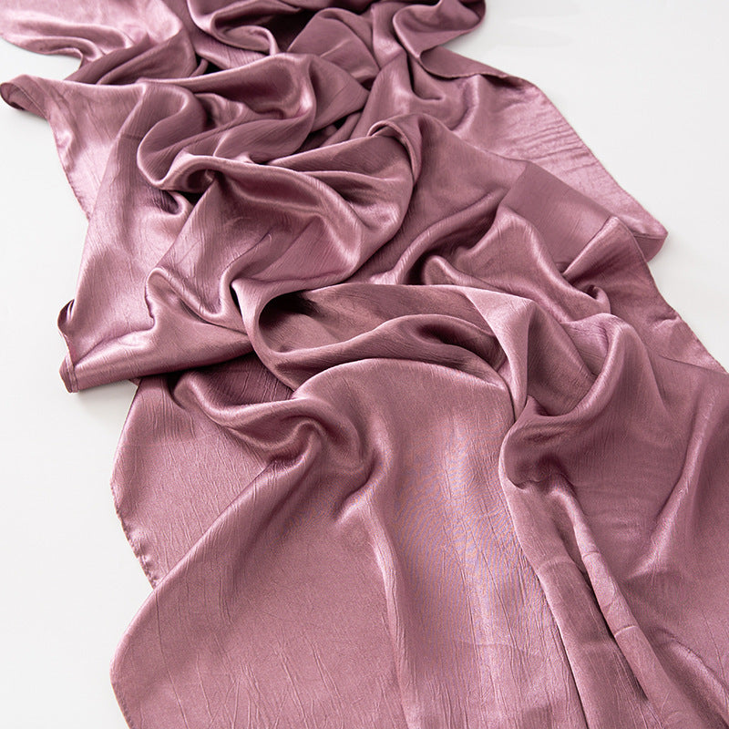 Crinkled Satin Schal – Seidig Glatt