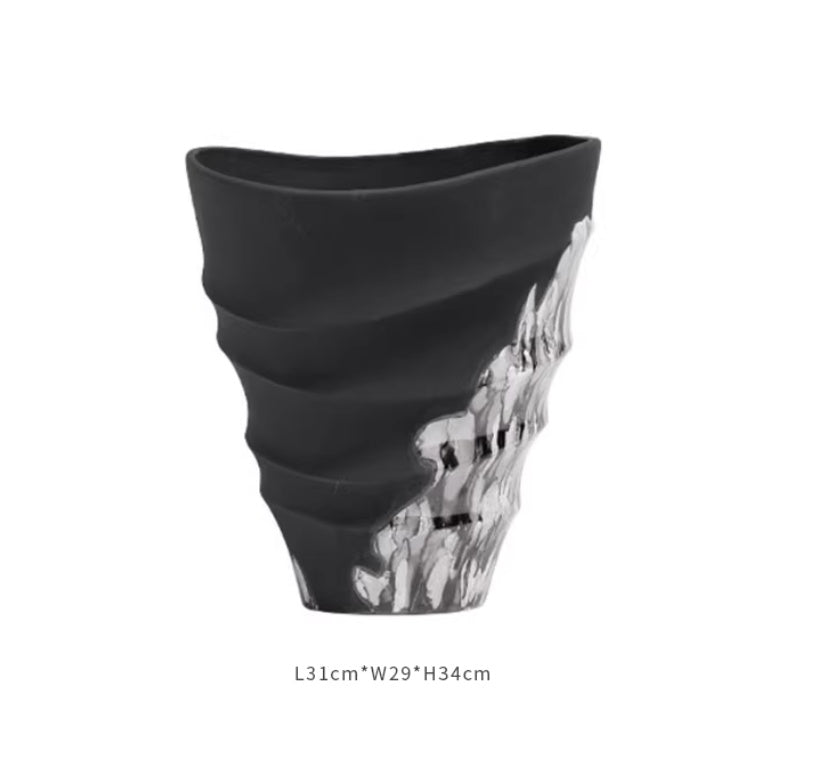 Dekorative Vase mit Tusche-Elementen – Bild 5 | LuxeStyle