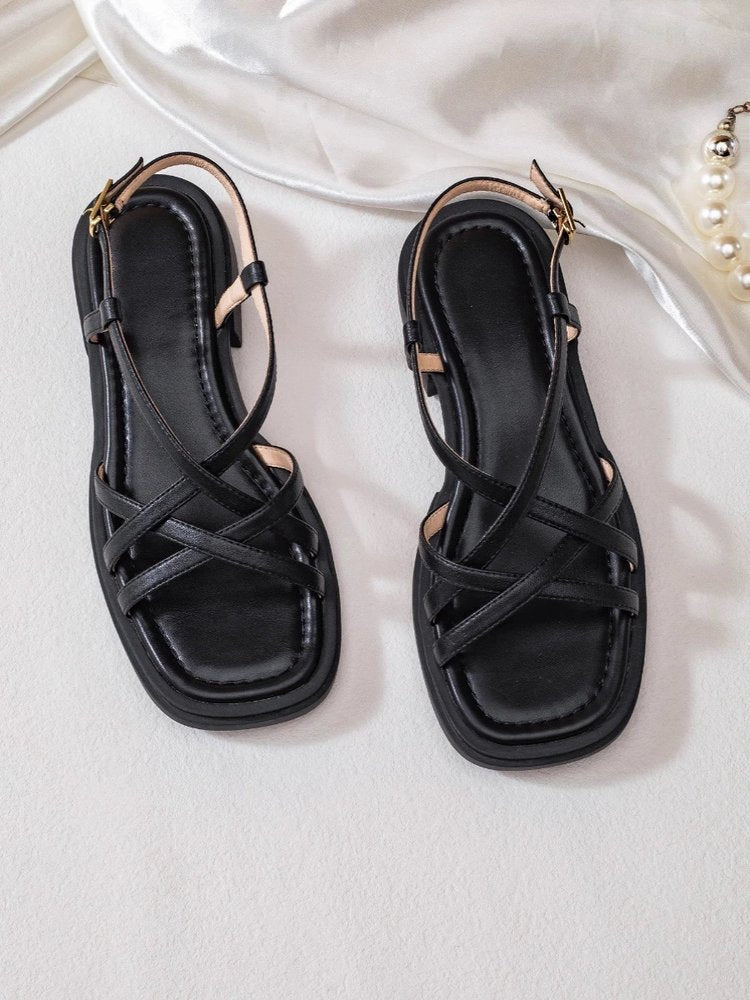 Sandalen im Retro-Stil mit überkreuzten Riemen