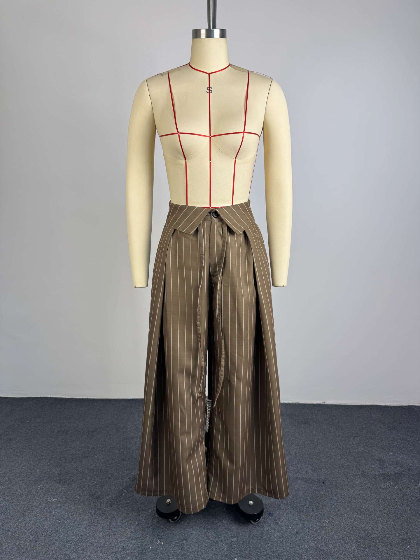 High Waist Plissée Hose mit Nadelstreifen