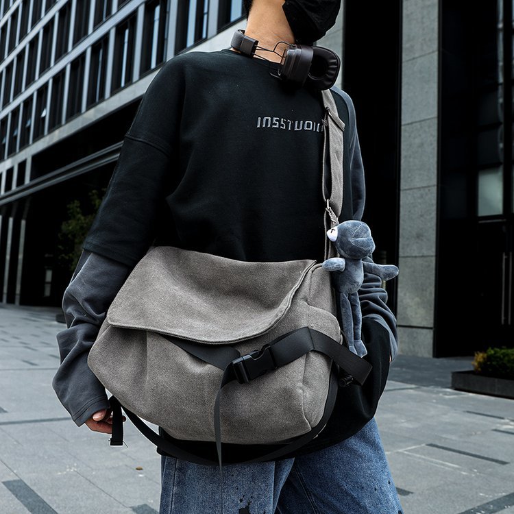 Minimalistische Umhängetasche aus Nylon – Bild 7 | LuxeStyle