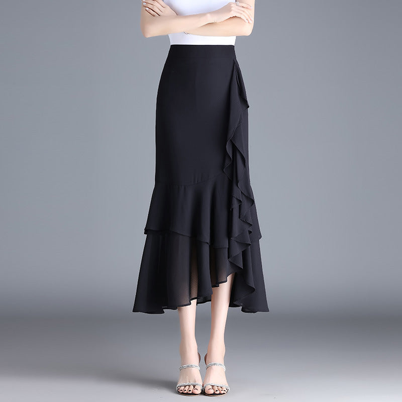 Chiffonrock mit asymmetrischen Falten