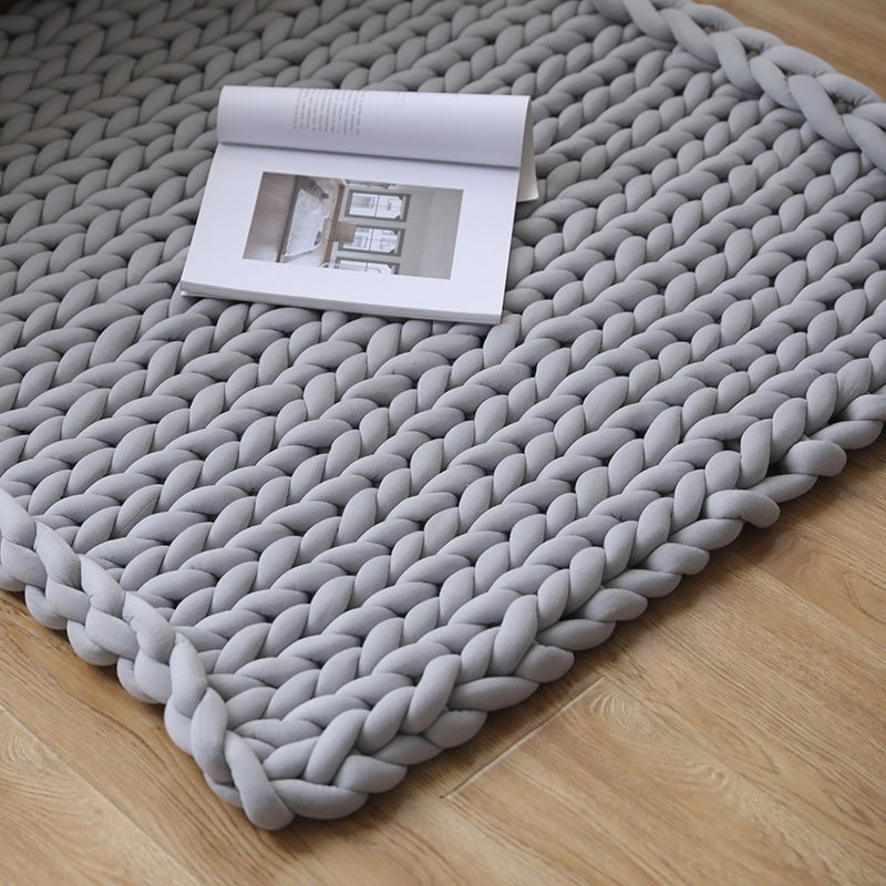 Grobgewobene Strickdecke aus Chenille-Garn
