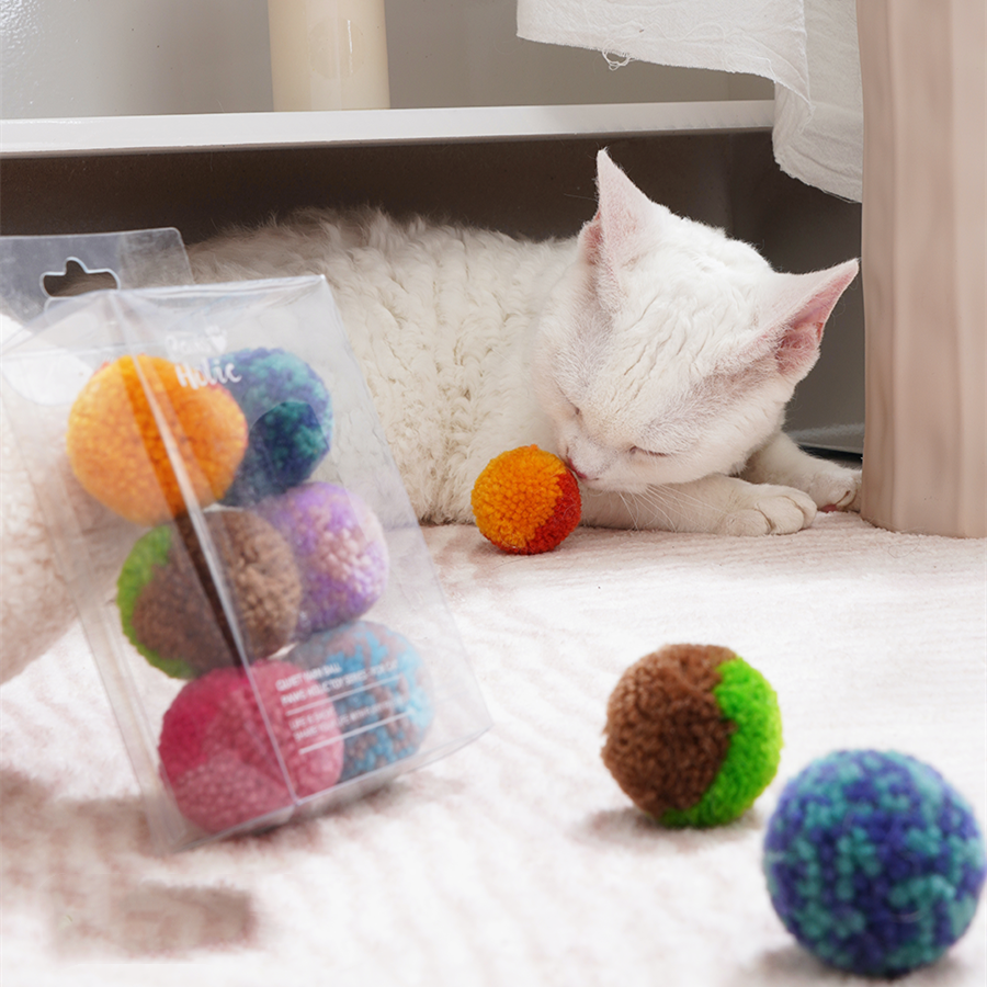 Leises Katzen-Haarball-Spielzeug – Bild 2 | LuxeStyle