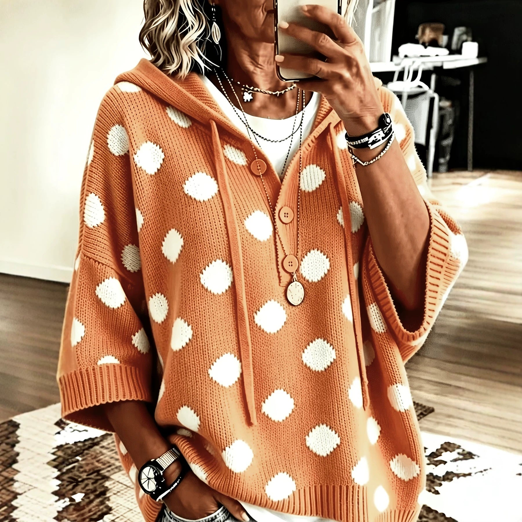 Elegante Polka-Dot-Bluse mit Kapuze